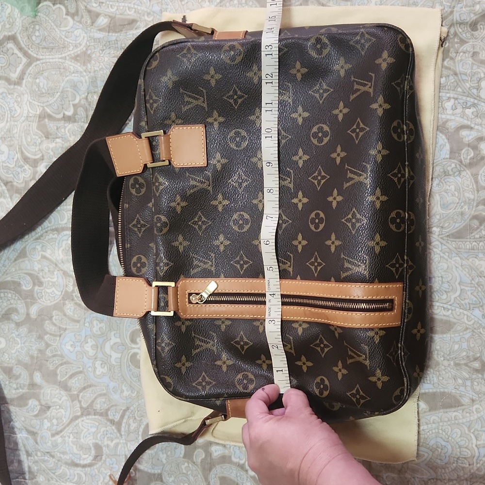 Authentic Louis Vuitton Sac Bosphore - Picture 9 of 11